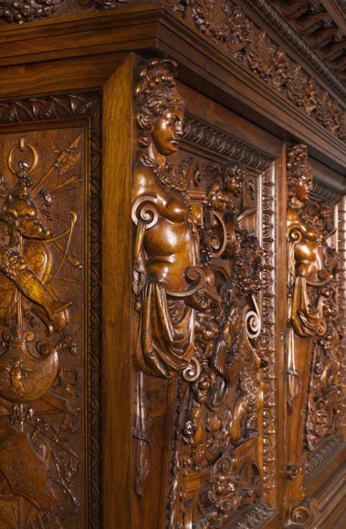 A sumptuous sculpted credenza coming from an exceptional furniture set realized by Moses Michelangelo Guggenheim for the Palazzo Papadopoli in Venice, Italy-4