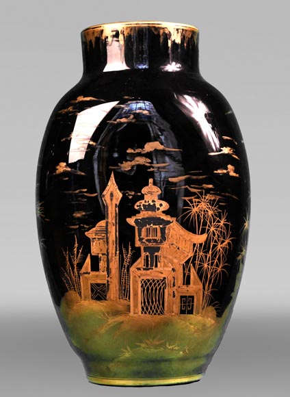 Cristalleries du Val Saint-Lambert, Pair of vases with a Japanese landscape, circa 1880-1