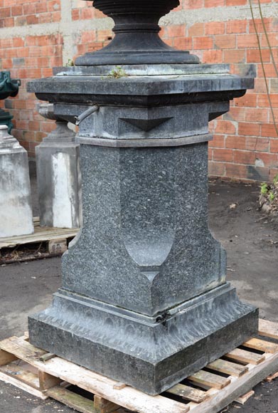 Antique large urn in French granite, mid-19th century-6