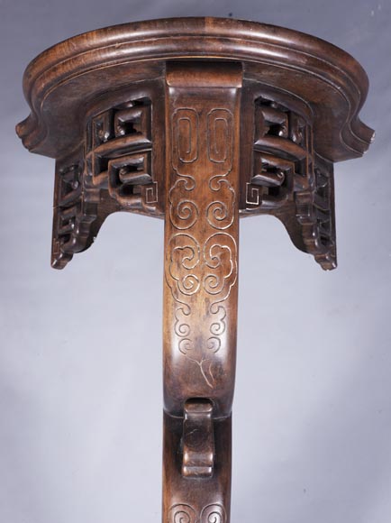 An antique Japanese style corner console An antique Japanese style corner console-2