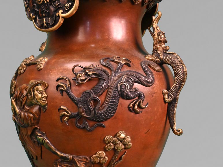 L'ESCALIER DE CRISTAL, Vase Clock with Dragon Mount, after 1885-7