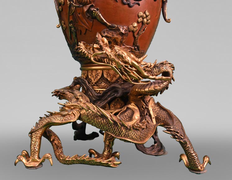 L'ESCALIER DE CRISTAL, Vase Clock with Dragon Mount, after 1885-9