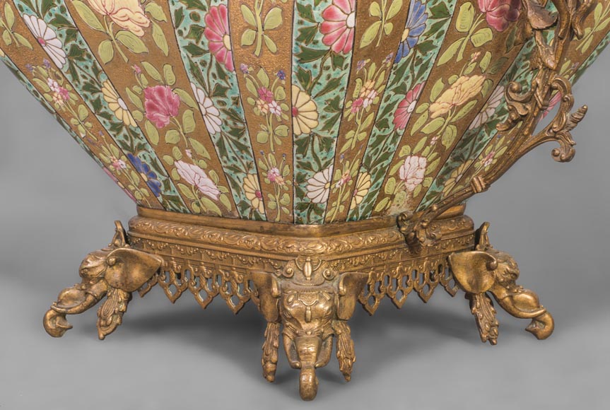 Ignac FISCHER - Chinese style jardiniere, in earthenware and gilded bronze-7