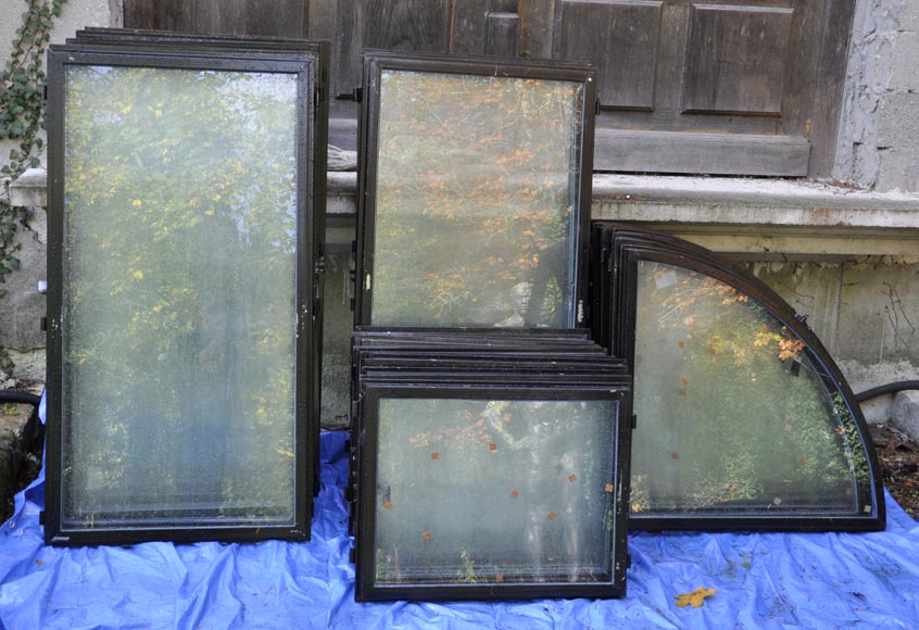 Set of six modern cast iron doors in the style of 18th century gates-14