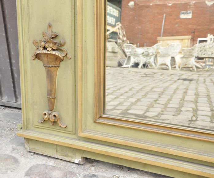 Beautiful antique Louis XVI style pier glass with basket decor and flowers in gilded stucco and green lacquer-6