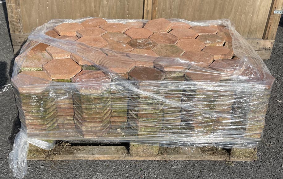 Important lot of 24.5 m² of antique hexagonal terracotta tiles, 19th century-4