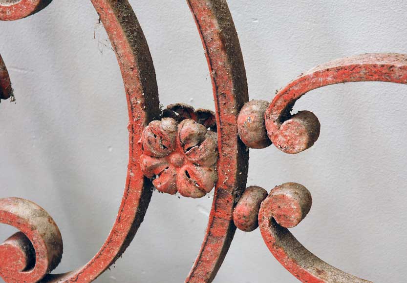 Single 18th century iron balcony railing.-2