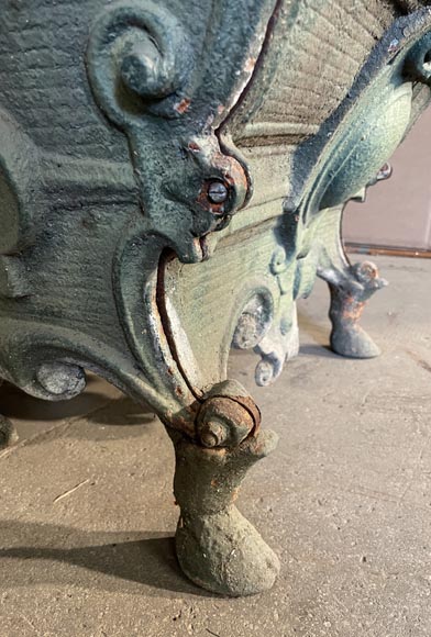 Pair of cast iron planters decorated with cartouches and lion heads-5