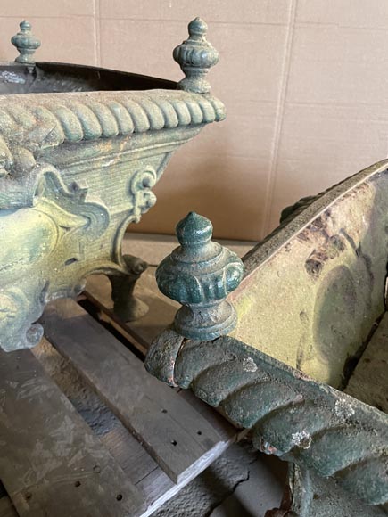 Pair of cast iron planters decorated with cartouches and lion heads-8