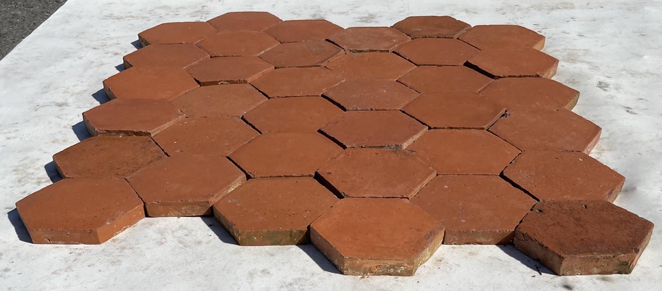 Lot of around 10.5 m² of antique hexagonal terracotta tiles, 19th century-1