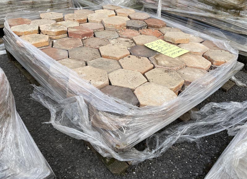 Lot of around 5 m² of antique hexagonal terracotta tiles, 19th century-5