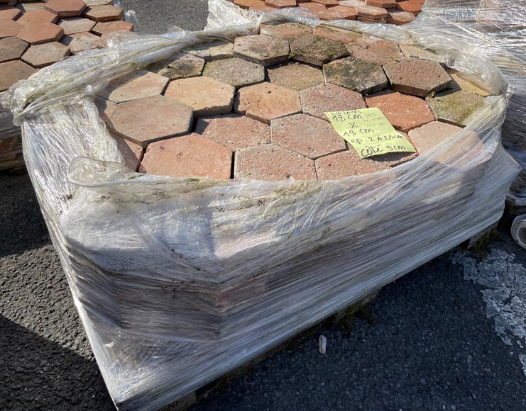 Batch of 9,5 m² of antique hexagonal terracotta tiles, 19th century-4