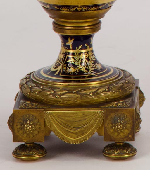 MANUFACTURE DE SÈVRES and Charles LABARRE (painter) - Pair of porcelain vases mounted in gilt bronze, circa 1890-5