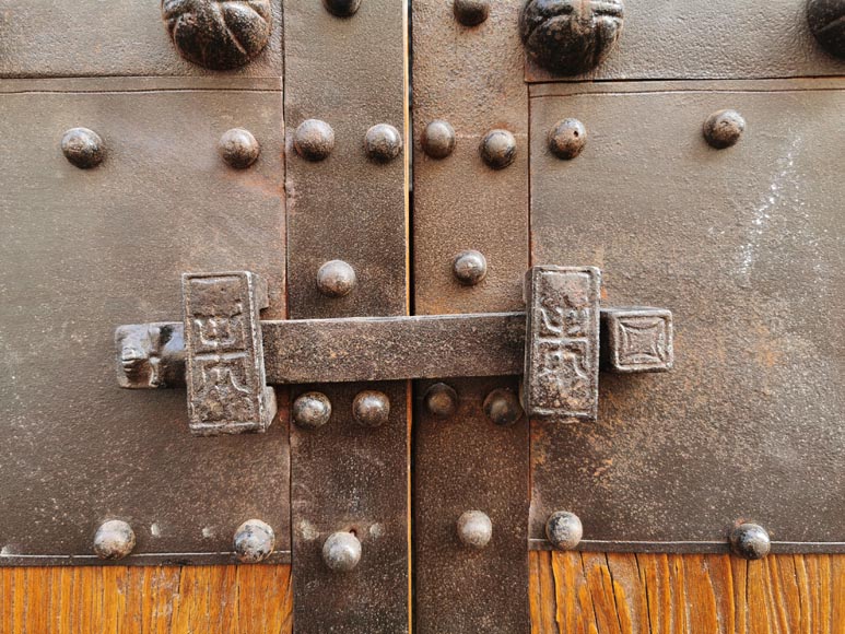 Important Chinese oak double door with dragons, circa 1950-7