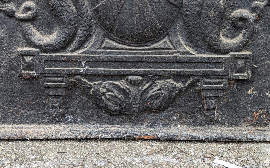 Fireback with the coat of arms of a house de Rogres Champignelles's representative, 18th century-6