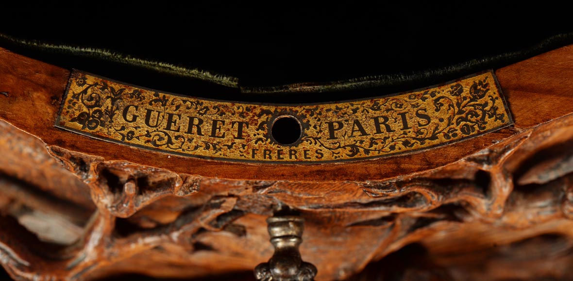 GUERET Frères - Splendid oak chest richly sculpted with a forest animal decoration-12