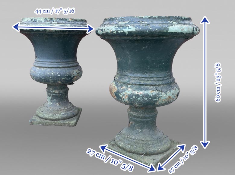 Pair of Medici-form cast iron garden urns-6