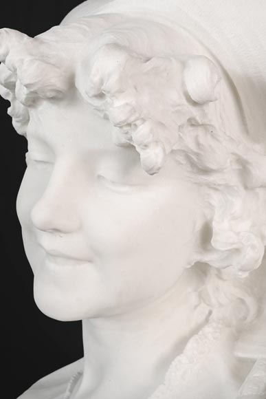 F. SAUL, Jeune fille au chapeau dans les vignes, carved bust in Carrara marble-5