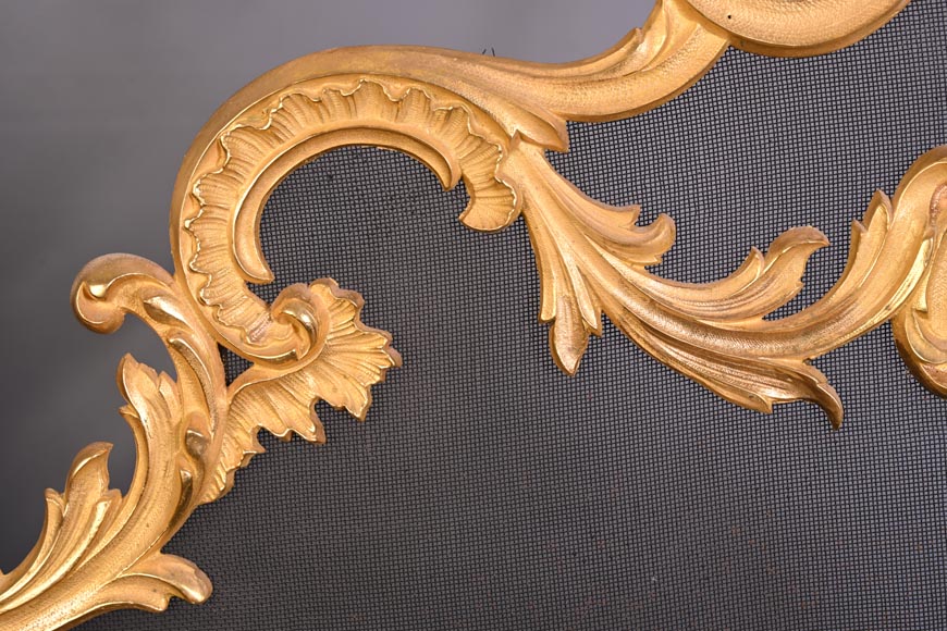 Rocaille-style fire screen in regilded bronze, asymmetrical design-3