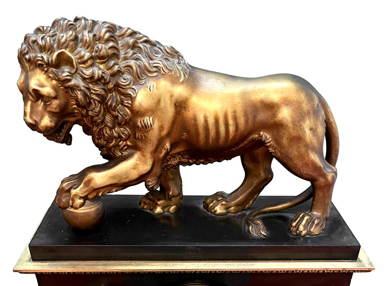 Empire Style Lion Mantel Clock in Black Marble and Ormolu Empire Style Lion Mantel Clock in Black Marble and Ormolu-1