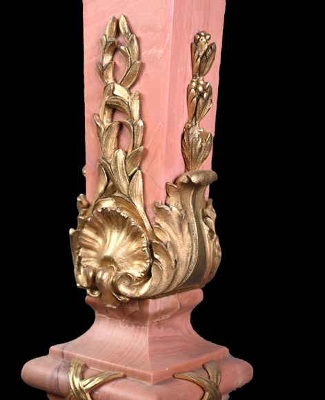 Fonderie Fumière & Co, Rococo pink marble lamp with gilded bronze masks, circa 1906-1926-7