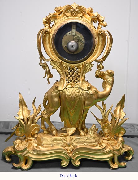 Rococo-style dromedary clock-10