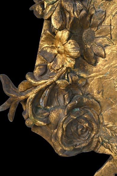 Union Centrale des Arts Décoratifs, decorative gilded bronze plaque in the form of a shield, featuring Winged Victory and trophies of arms-8