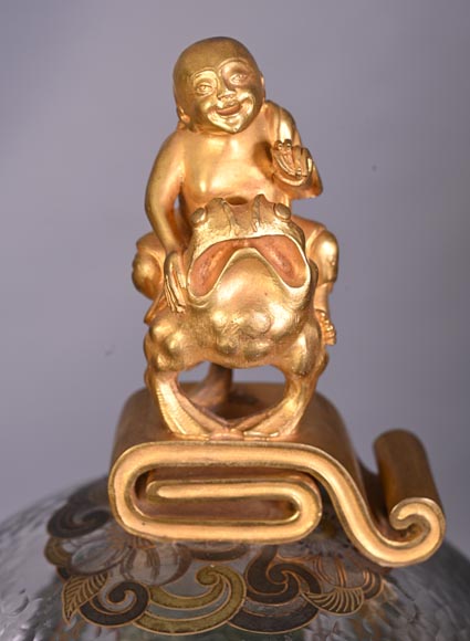 L’Escalier de CRISTAL – Japonist Glass Clock in the Shape of a Sphere Emerging from a Lotus Flower-5