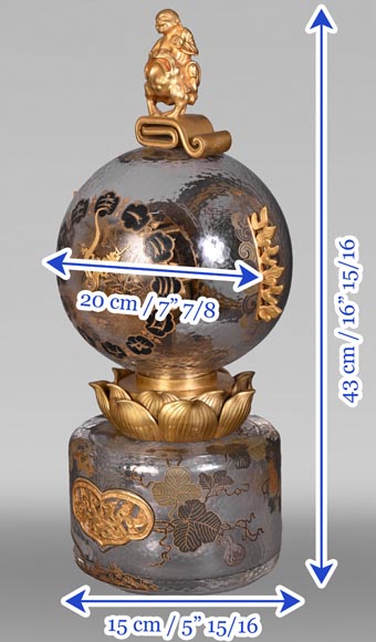 L’Escalier de CRISTAL – Japonist Glass Clock in the Shape of a Sphere Emerging from a Lotus Flower-16