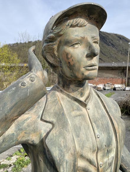 Hunter and his two dogs, bronze park statue with green patina-7