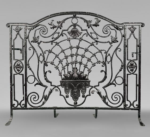 Cast-iron screnn with shell, 18th century-0