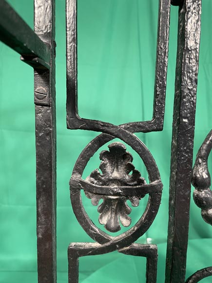 Cast-iron screnn with shell, 18th century-4