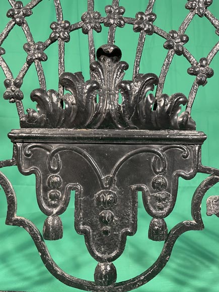 Cast-iron screnn with shell, 18th century-8