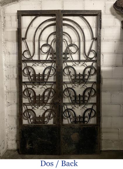 Double cast iron door with geometric decoration Double cast iron door with geometric decoration-1