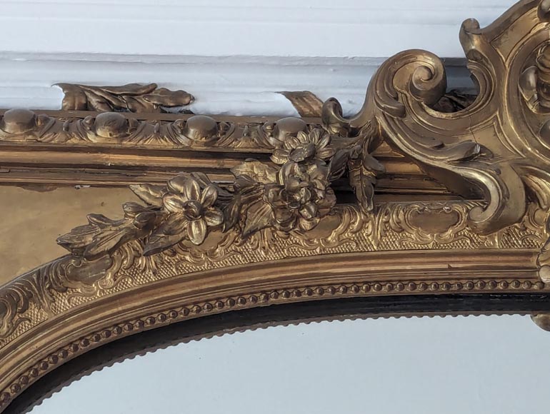 Regency-style gilded trumeau decorated with a cut leather shell-3