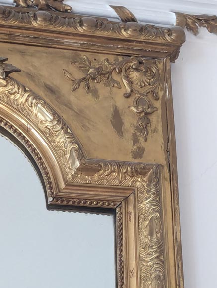 Regency-style gilded trumeau decorated with a cut leather shell-4