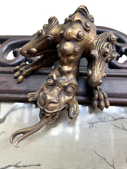 japonesque frame in carved wood and mother-of-pearl marquetry, decorated with a bronze dragon, with its silk painting depicting a winter landscape-1
