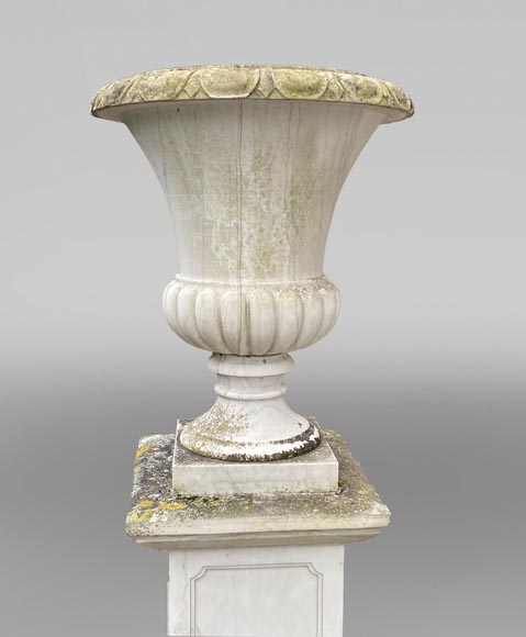 Pair of white marble Medici vases, 1980-5