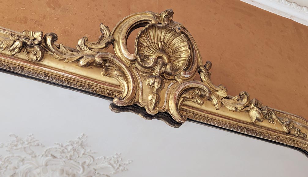 Napoleon III-style gilded trumeau with openwork shells-2