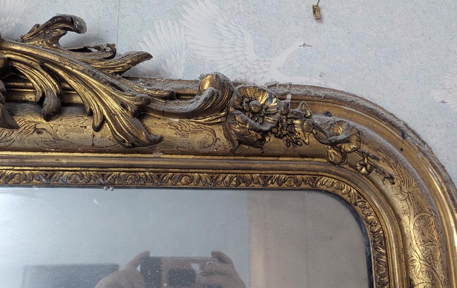 Napoleon III style gilded trumeau with richly decorated palmette motif-2