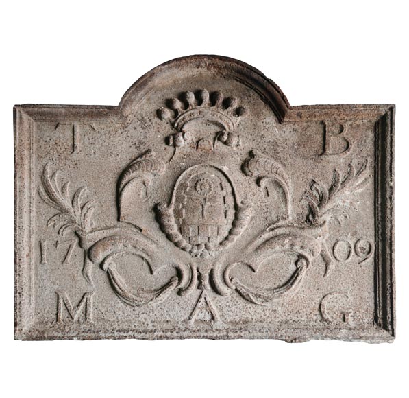 Large fireback with coat of arms dated 1709-0