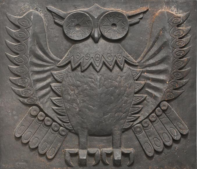 Art Deco fireback by Lucas, decorated with an owl-1