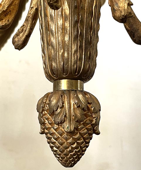 Louis XVI-style gilt-bronze chandelier with eighteen lights, featuring a garland of roses and a ribbon bow Louis XVI-style gilt-bronze chandelier with eighteen lights, featuring a garland of roses and a ribbon bow-10