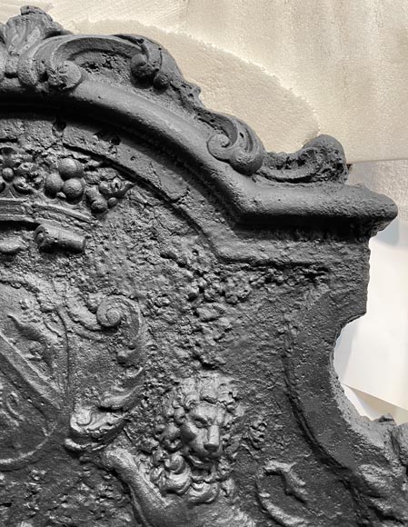 Fireback bearing a coat of arms and decorated with lions-5