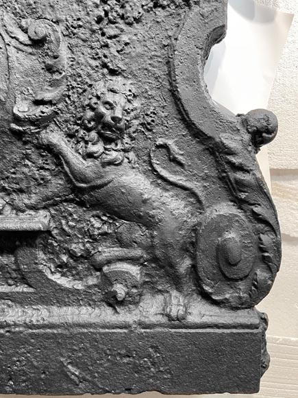 Fireback bearing a coat of arms and decorated with lions-6