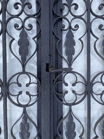 Napoleon III period openwork wrought-iron double door with its frame. Napoleon III period openwork wrought-iron double door with its frame.-3