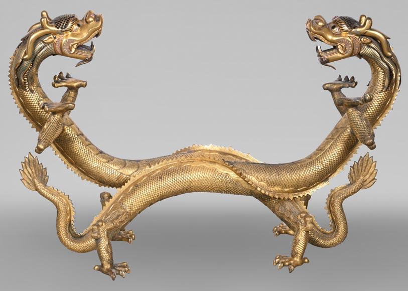 Ceremonial stand from the Qianlong period (1736-1795) in the shape of a dragon, gilt bronze, champlevé enamel-0
