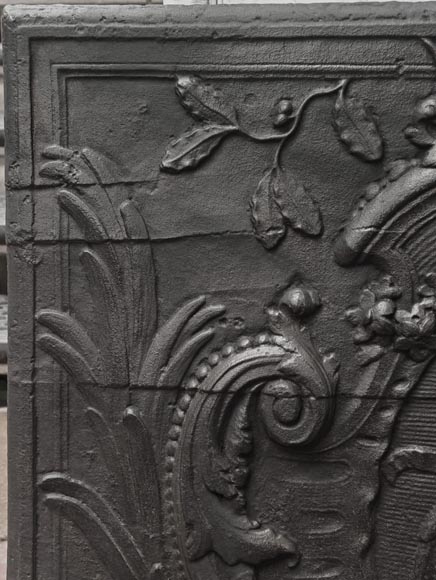  Louis XV period fireplace plaque, decorated with an eagle holding a motto-2
