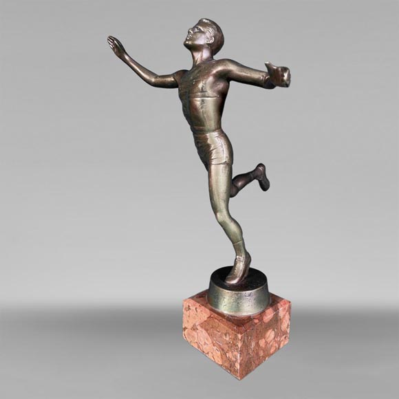 “The finish line”, sculpture in patinated bronze-0