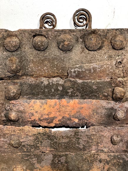 Antique riveted wrought-iron fireback Antique riveted wrought-iron fireback-2